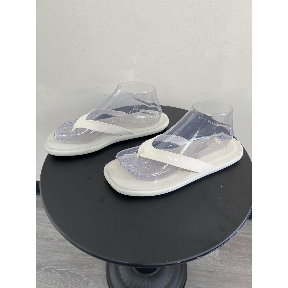 Lululemon White Athletic Thong Flip Flop Sandals Size 8